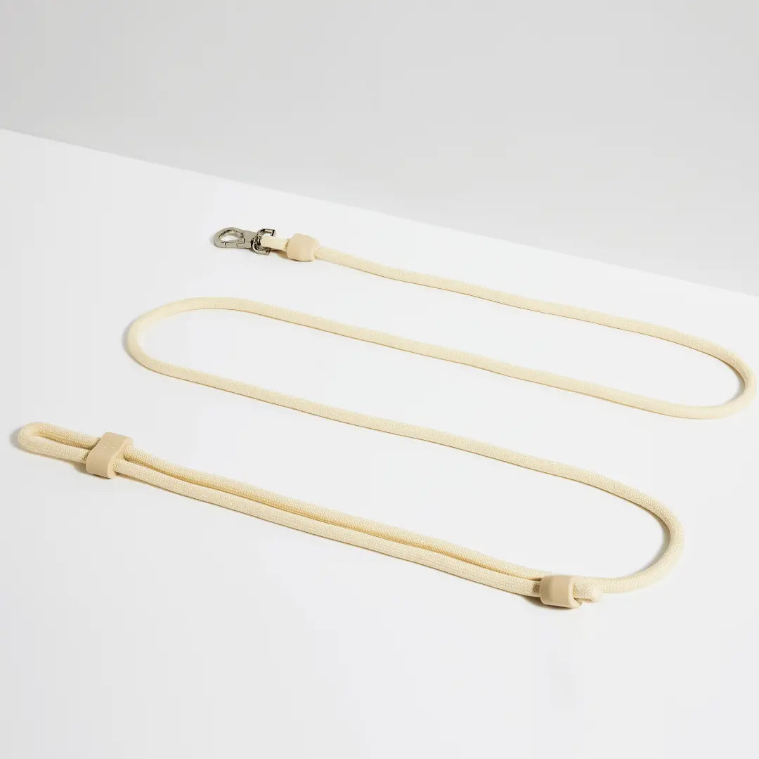 Smycz St. Argo Hands-Free, uniwersalna regulacja długości od 110 do 260 cm, kolor kremowy.
