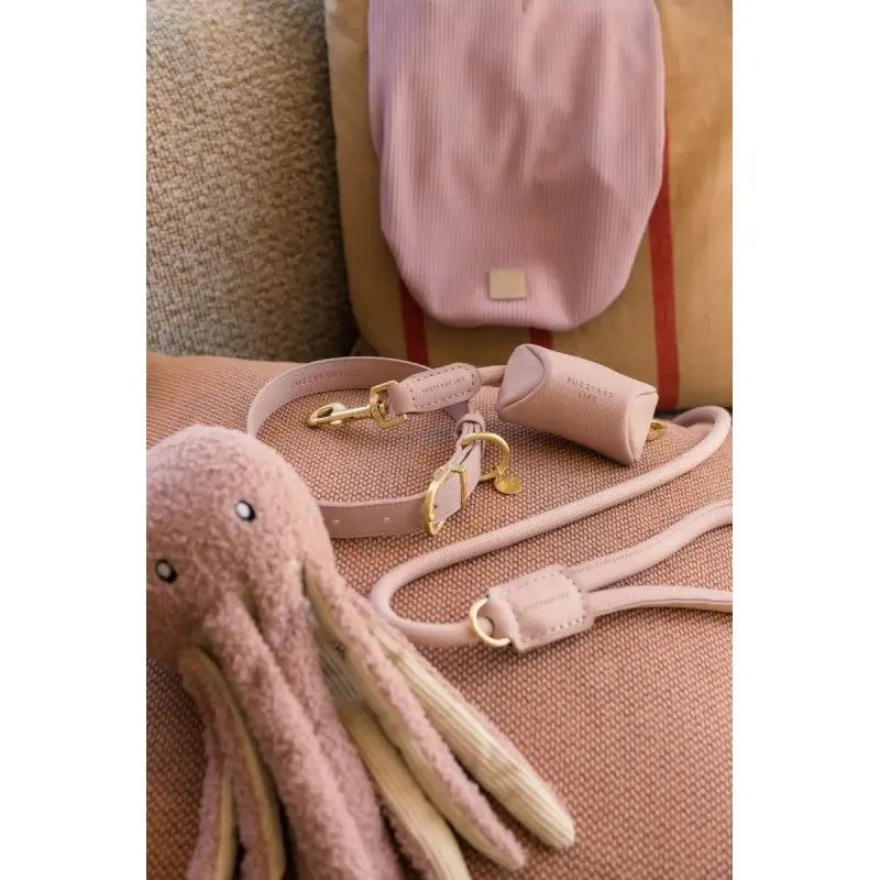 FuzzYard Life Atelier – Dozownik na worki na odchody Pudrowy Róż FuzzYard Life