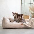 Załaduj obraz do przeglądarki galerii, Legowisko dla psa i kota z materacem ortopedycznym beżowe - RIMINI BEIGE DENZOO