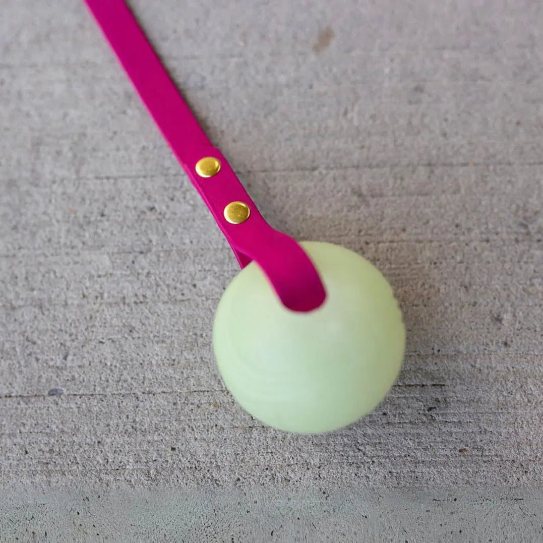 Piłka świecąca w ciemności do szarpania M - 6,5 cm, MAX GLOW Chuckit! BURA