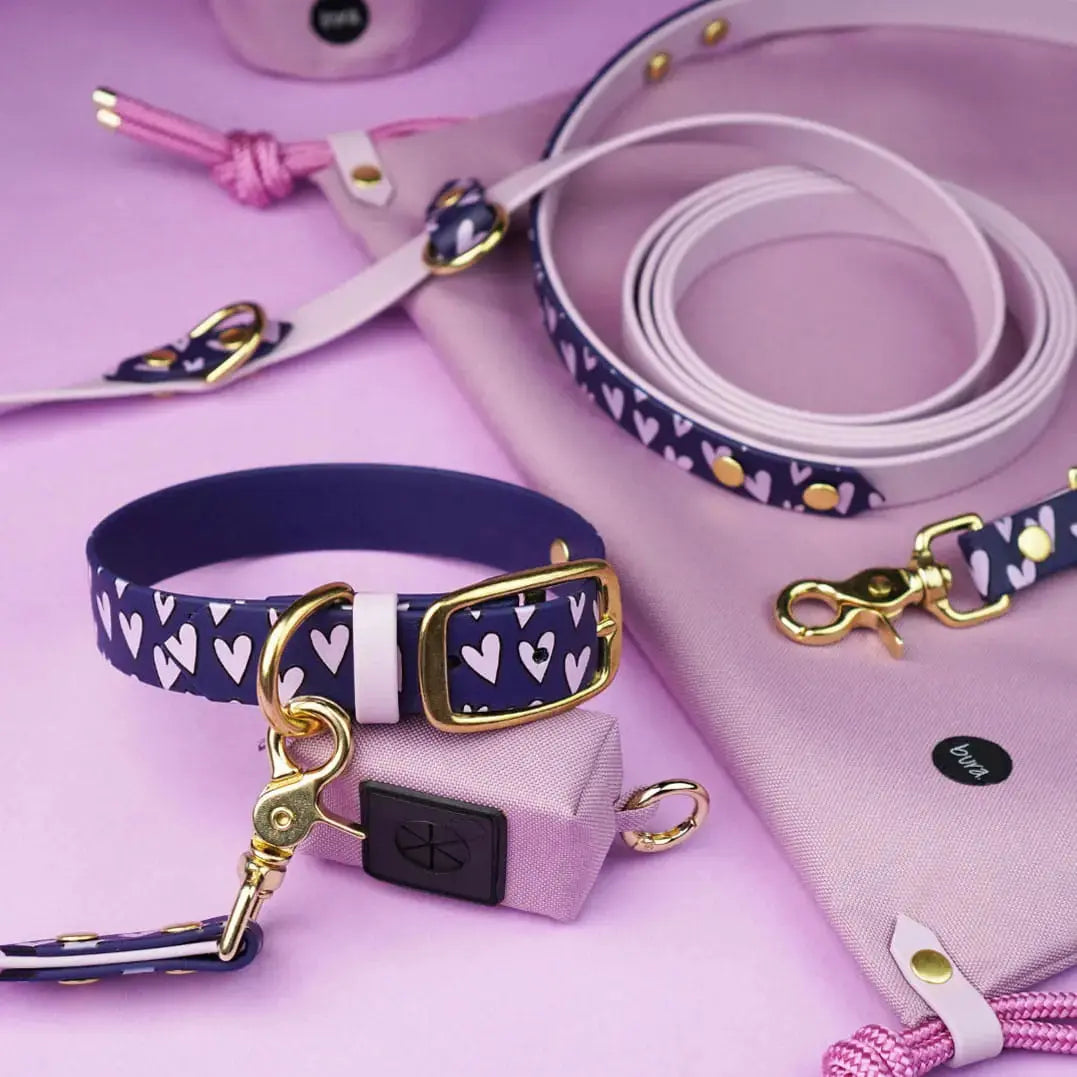 Smycz przepinana multifunkcyjna z Biothane dla psa, Serca / lilia, granat BURA