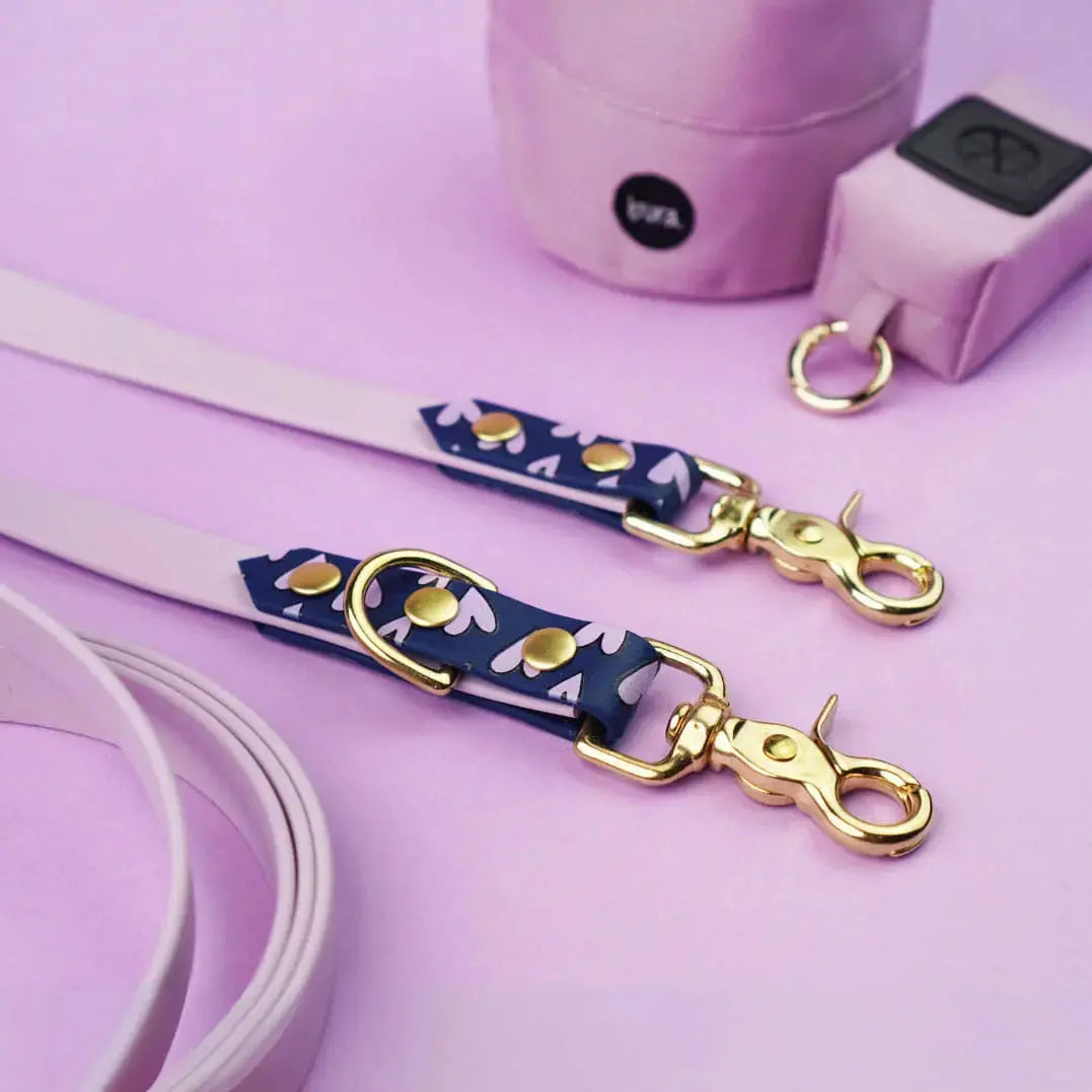 Smycz przepinana multifunkcyjna z Biothane dla psa, Serca / lilia, granat BURA