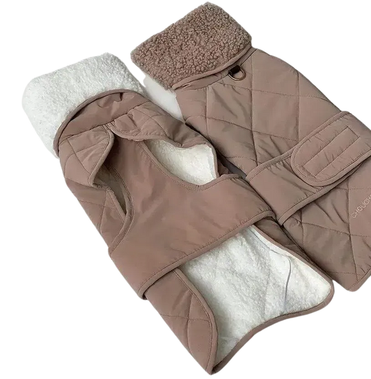 Zimowa derka dla psa "Waffle" beżowa z futerkiem w kolorze taupe