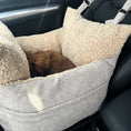Załaduj obraz do przeglądarki galerii, Fotelik do auta z funkcją torby i legowiska baranek Beza psykryj mnie
