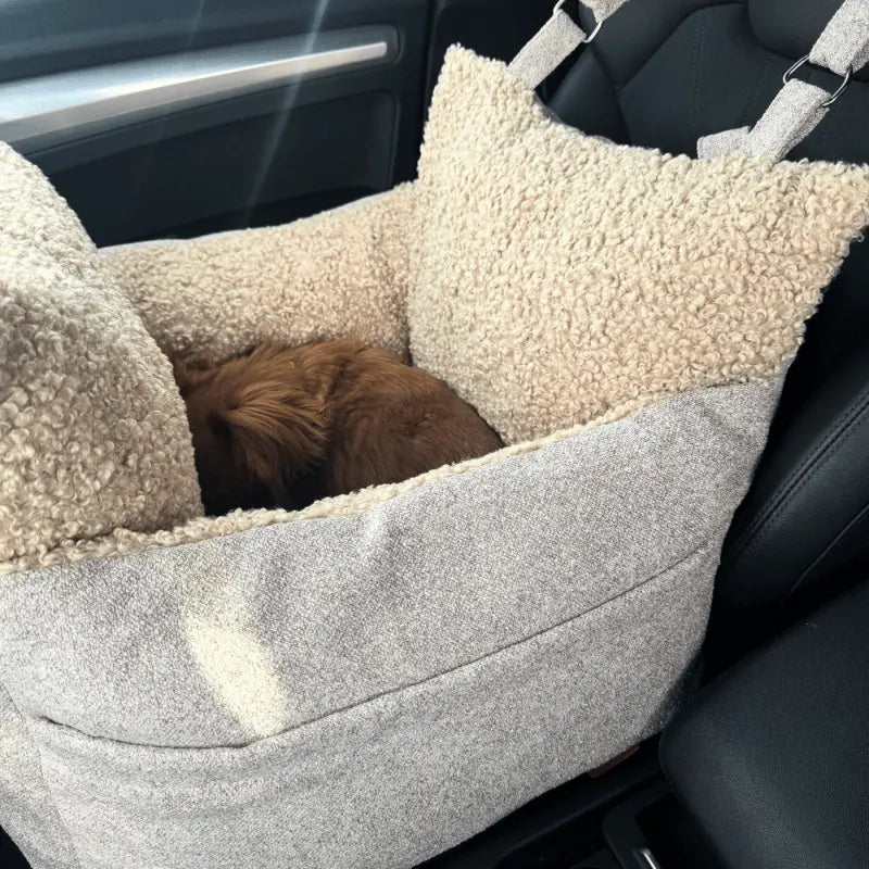 Fotelik do auta z funkcją torby i legowiska baranek Beza psykryj mnie