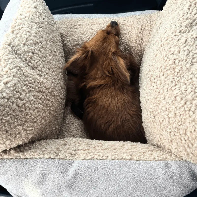 Fotelik do auta z funkcją torby i legowiska baranek Beza psykryj mnie