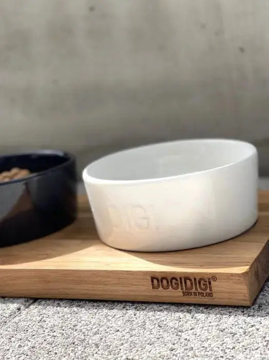 Bufet dla psa z miskami ø18 cm dębowy z imieniem pupila DOGIDIGI