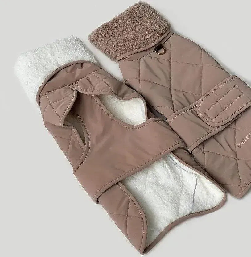 Zimowa derka dla psa "Waffle" beżowa z futerkiem w kolorze taupe