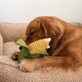 Załaduj obraz do przeglądarki galerii, Zabawka węchowa – szarpak Kukurydza PAW DESIGN
