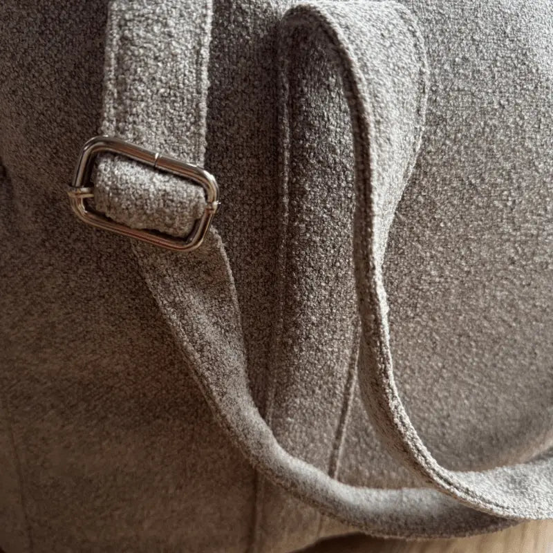 Fotelik do auta z funkcją torby i legowiska baranek Beza psykryj mnie